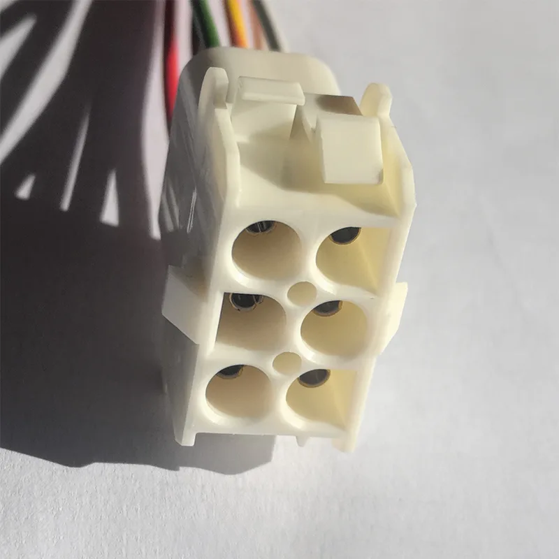 Industrial Intelligence-Kabelbaum mit 6-Pin-Stiftleiste